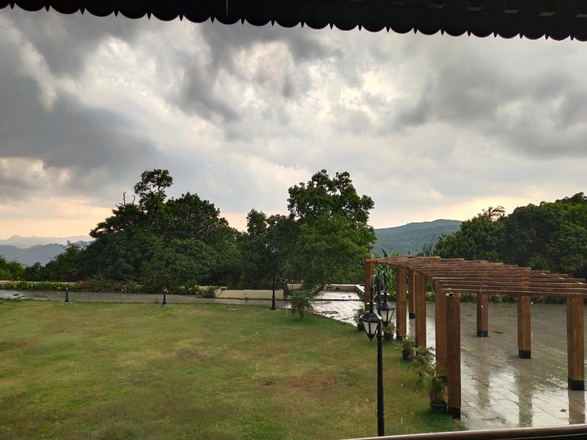 Regenta Mpg Club Mahabaleshwar Hotel Bagian luar foto