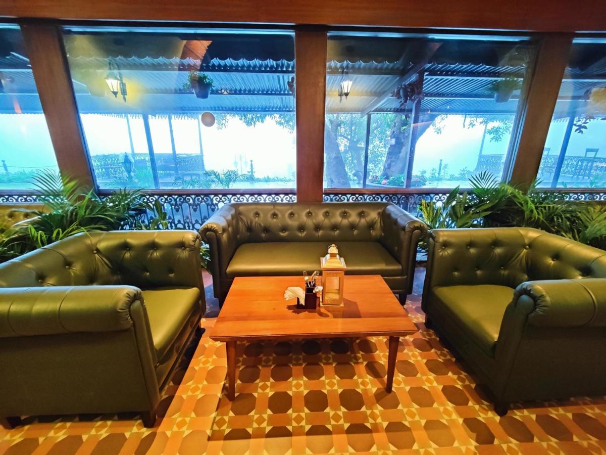 Regenta Mpg Club Mahabaleshwar Hotel Bagian luar foto