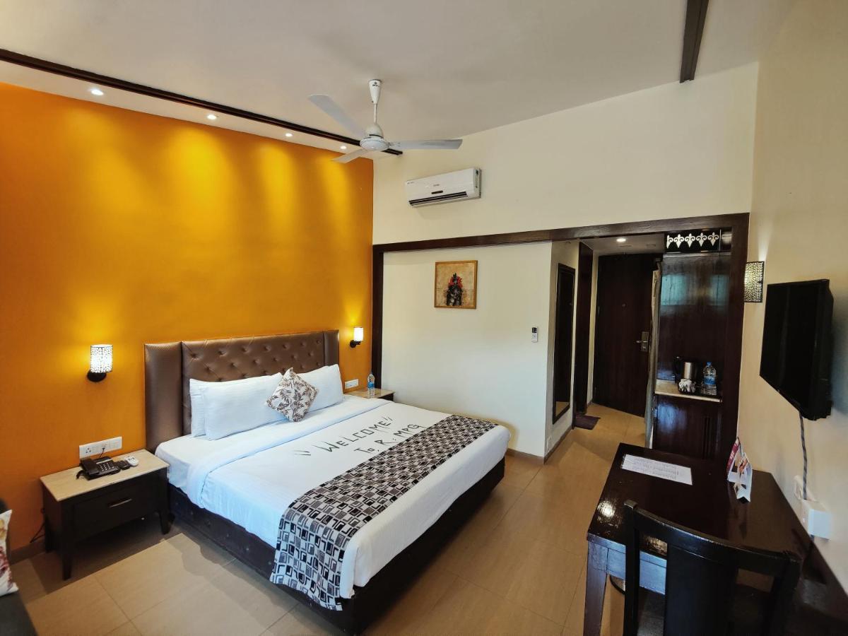 Regenta Mpg Club Mahabaleshwar Hotel Bagian luar foto